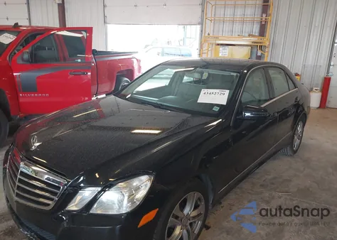 2010 Mercedes-Benz E 350 4Matic z USA, uszkodzony, nr VIN WDDHF8HB1AA106951
